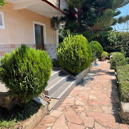 Elias Guest House Sarandë Esterno foto