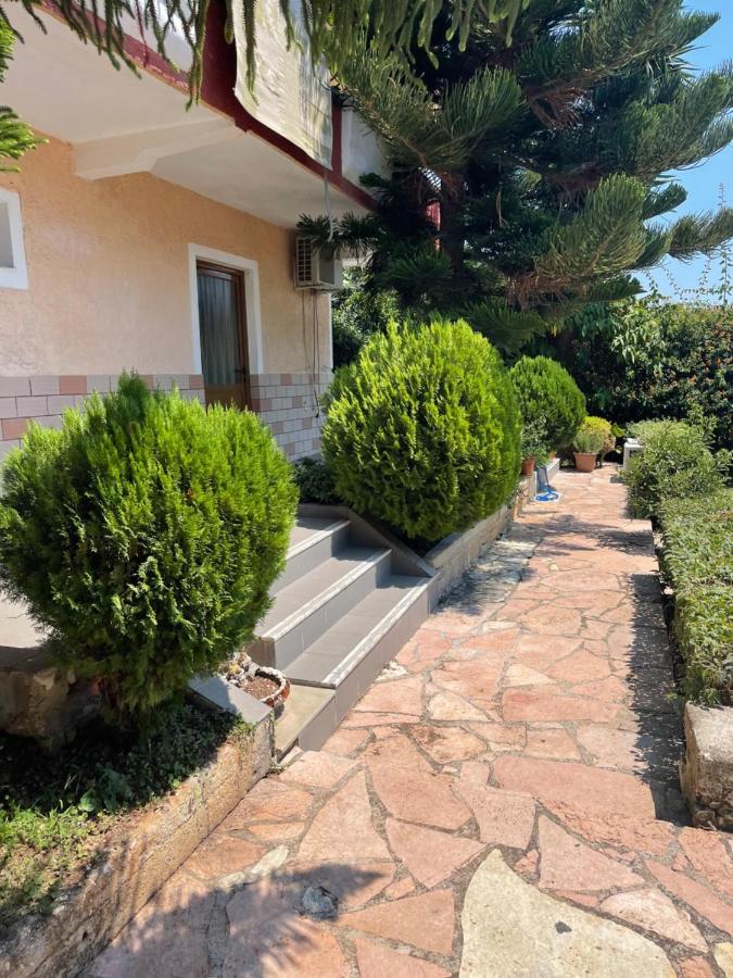 Elias Guest House Sarandë Esterno foto