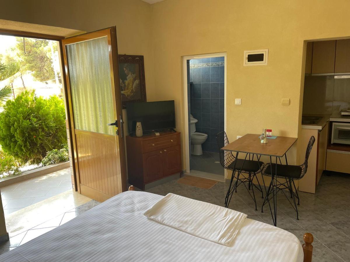 Elias Guest House Sarandë Esterno foto
